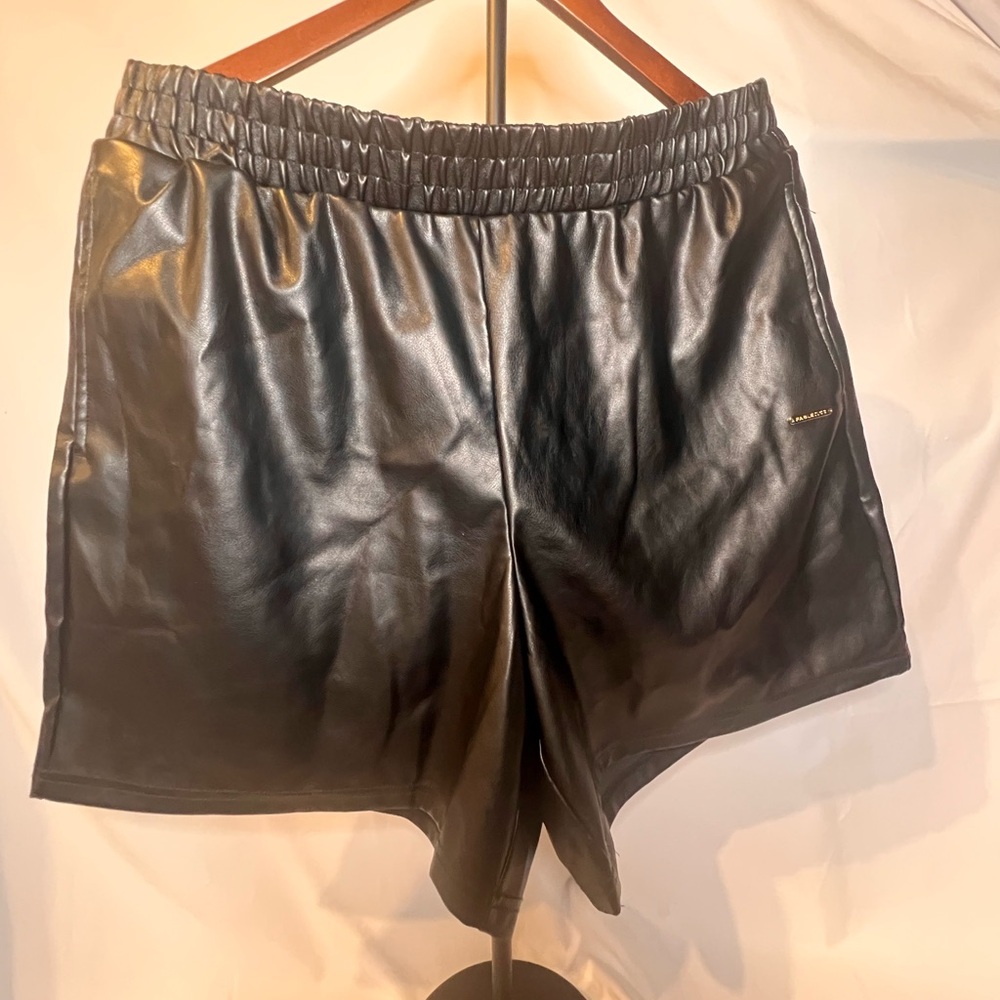 Fabletics Black Athletic Shorts Sleek and Relaxed